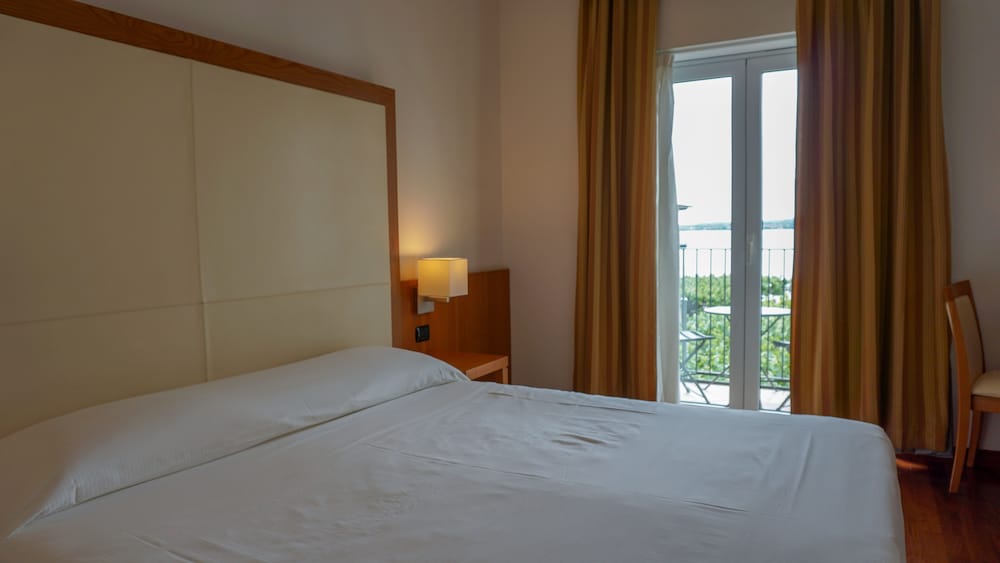 Comfort Room - Photo 1