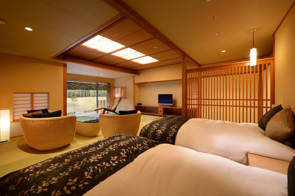 Japanese Style Twin Room with Tatami Area, Main Building photo 1