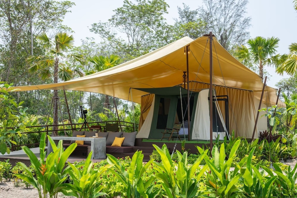 Glamping Base