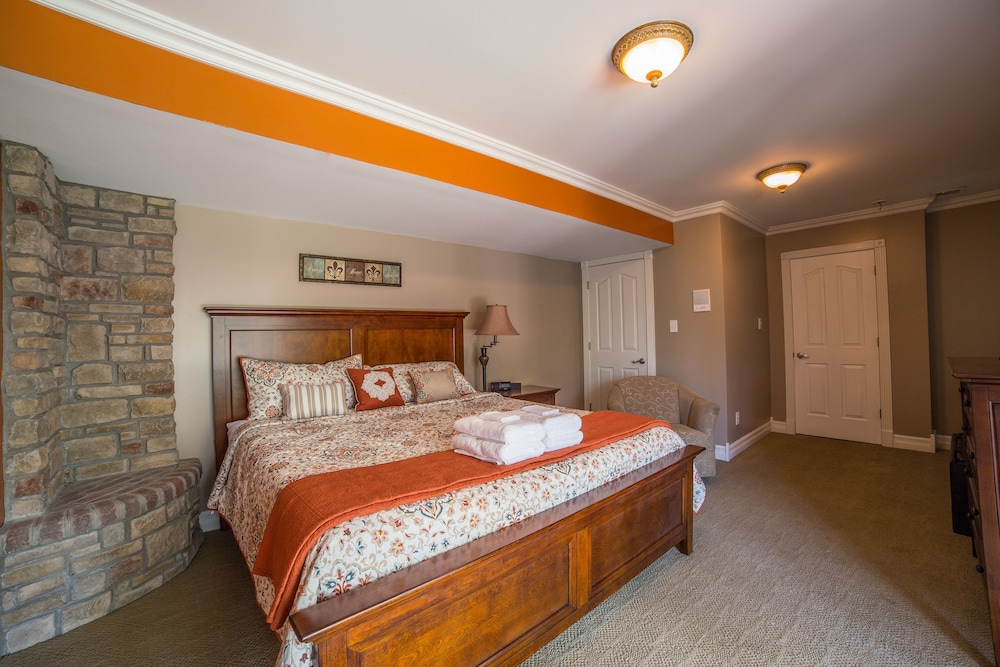 Suite, 1 King Bed (Latitude) photo 1