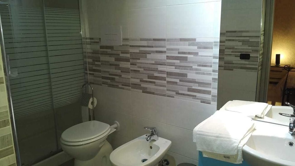 Deluxe Room - Photo 10