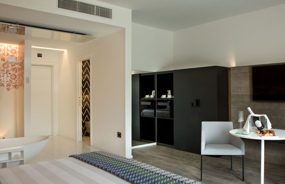 Royal Room, 1 Queen Bed, Terrace, Mountain View (Vesuvius view) photo 3