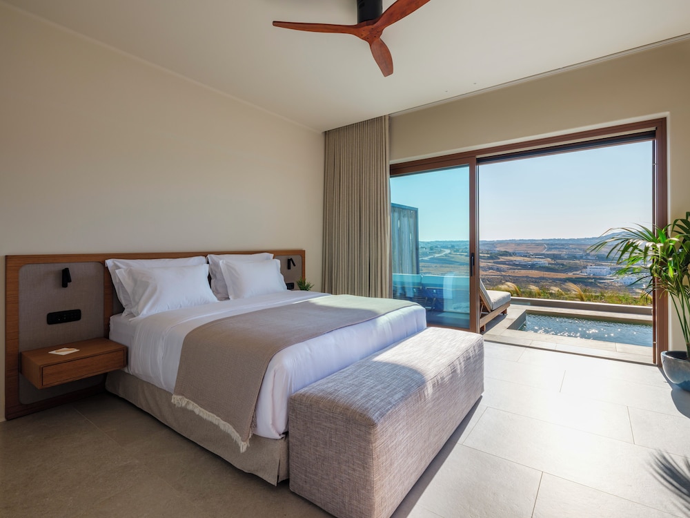 Superior Suite with Panoramic View & Shared Heated Pool