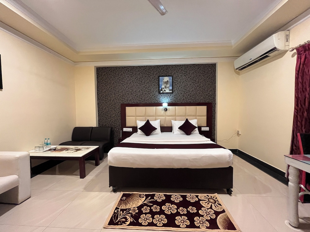 Premium Room, 1 King Bed photo 2