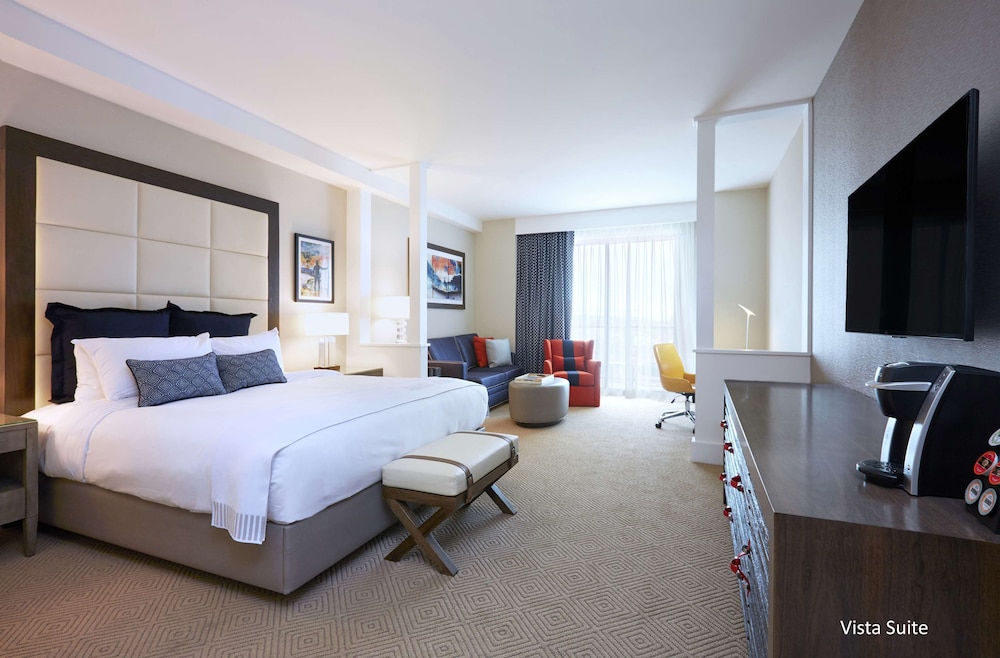 Suite, 1 King Bed, Accessible (Hearing, Twin Dolphin Tower)