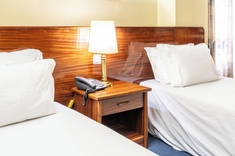 Standard Twin Room - Photo 2