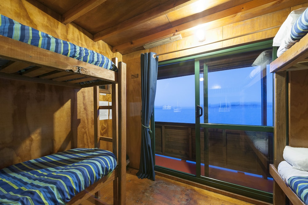 Overnight Cruise Standard Shared Dormitory Non Smoking, Shared Bathroom photo 3