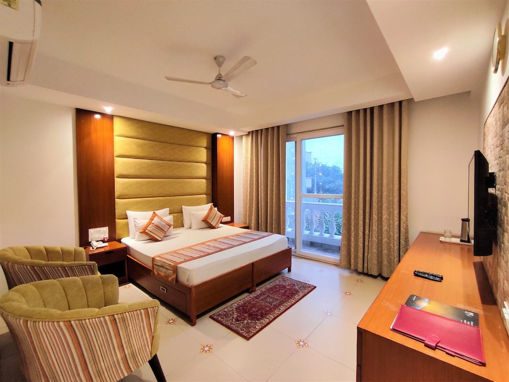 Deluxe Room, Balcony
