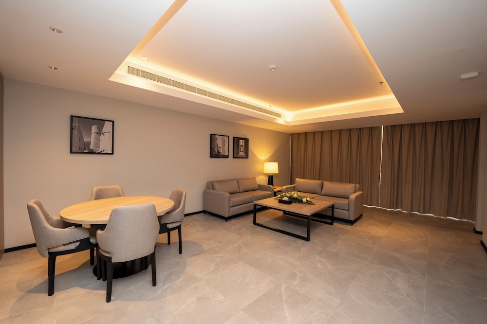 Executive Suite, 1 Bedroom - Photo 3