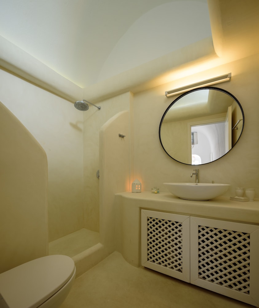 Apartment, 1 Bedroom (Cave, Outdoor Hot Tub) - Photo 11