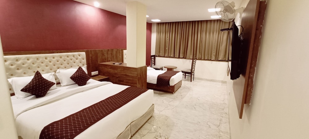 Family Triple Room, City View