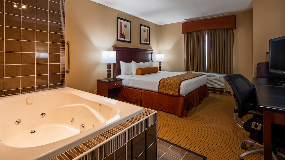 Signature Room, 1 King Bed, Jetted Tub - Photo 1