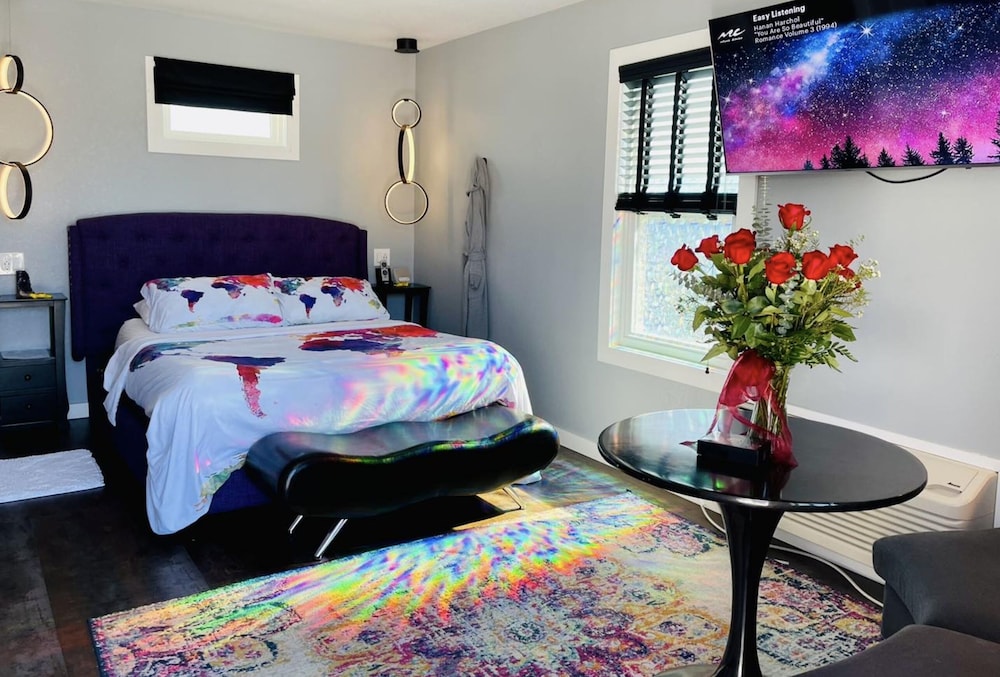Standard Studio, 1 Queen Bed, Non Smoking (Deluxe Studio Queen) photo 1