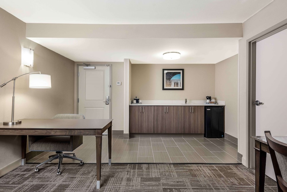 Suite, Accessible, Non Smoking photo 2