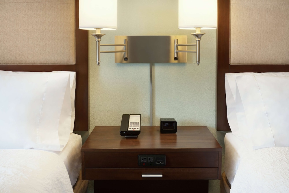 Room, 2 Queen Beds, Accessible, Bathtub - Photo 1