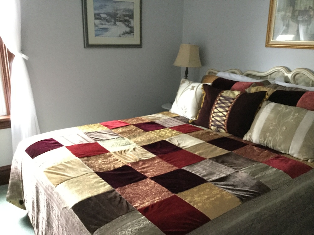 The Chateau Royale Room photo 1