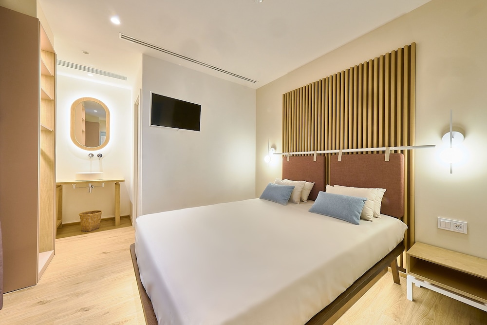 Comfort Room - Photo 1