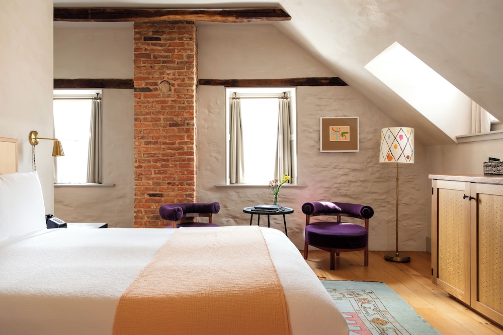 Standard Room, 1 Queen Bed (John St) photo 2