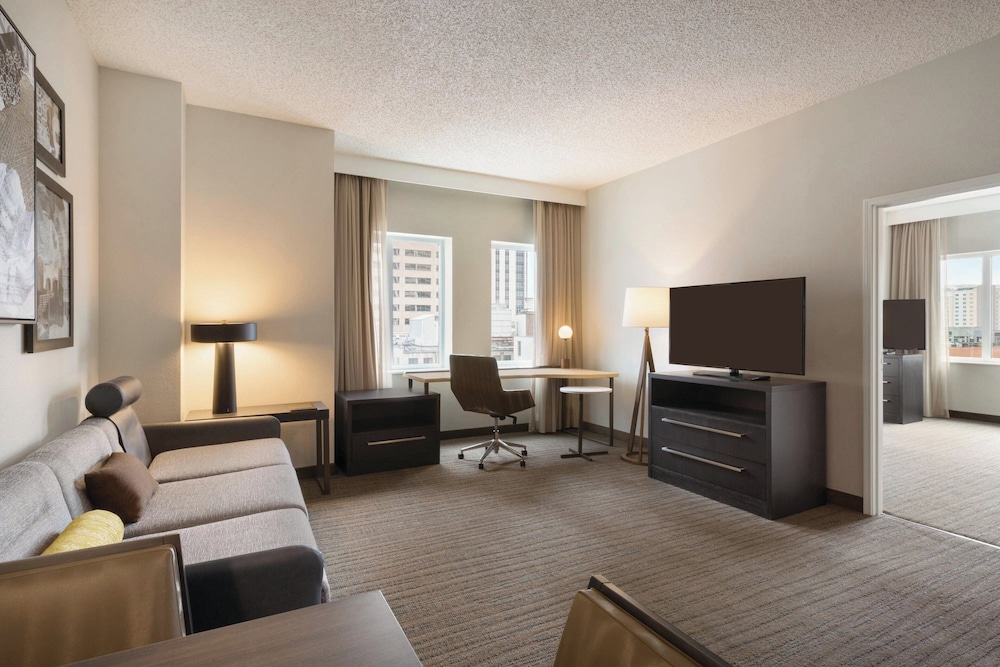 Suite, 1 Queen Bed with Sofa bed - Photo 14