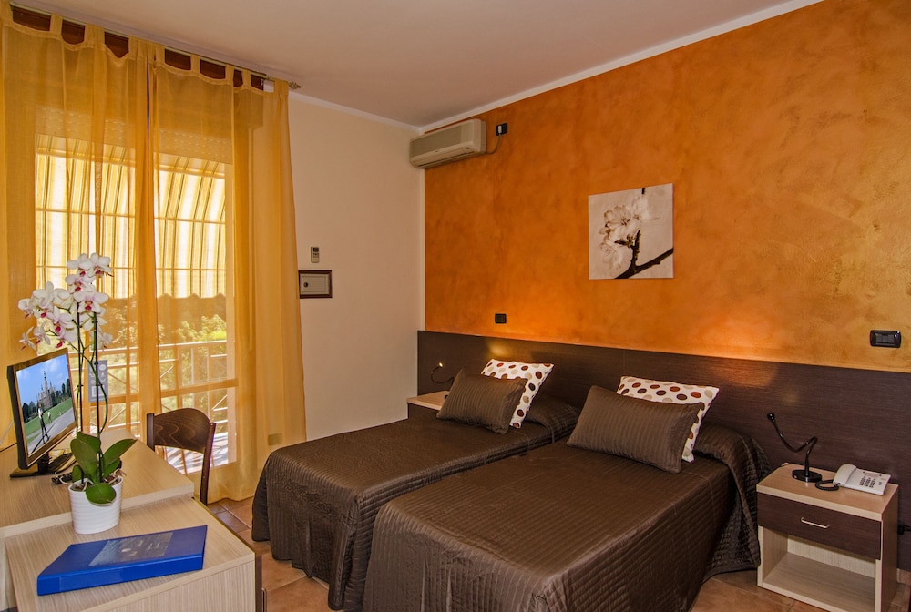 Superior Double Room Single Use, Balcony, Garden View photo 2