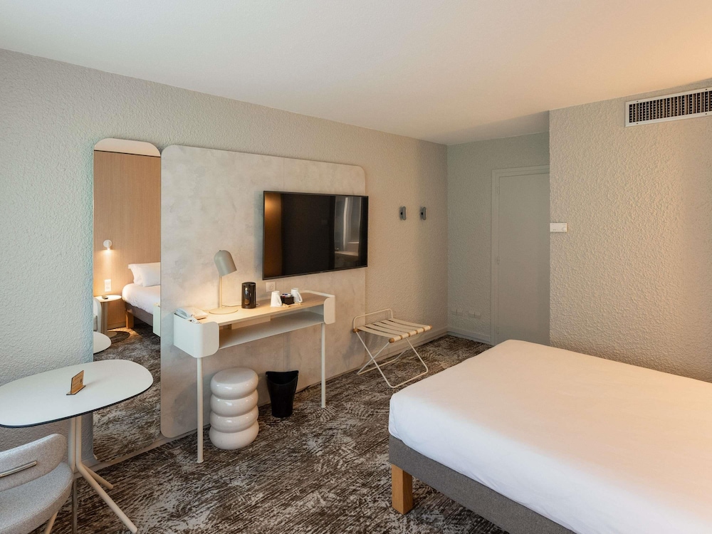 Executive Room, 1 Double Bed with Sofa bed - Photo 10