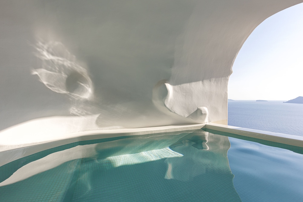 Executive Suite with Cave Pool