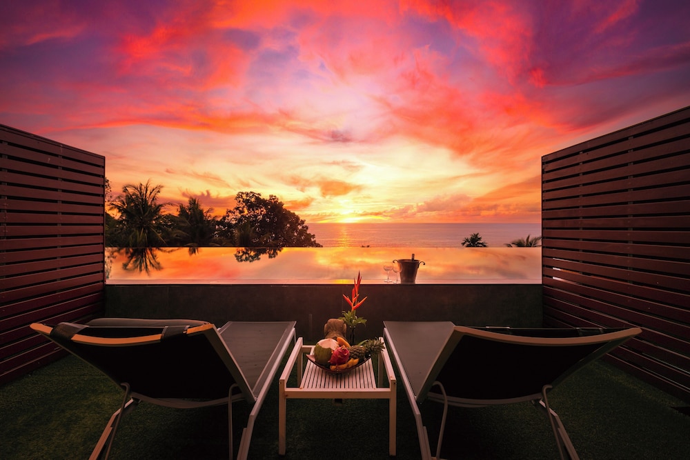 Deluxe with Pool Access Ocean VIew - Photo 13