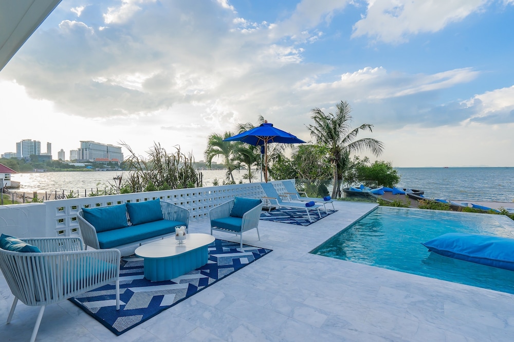 Private Pool Villa thumbnail 6