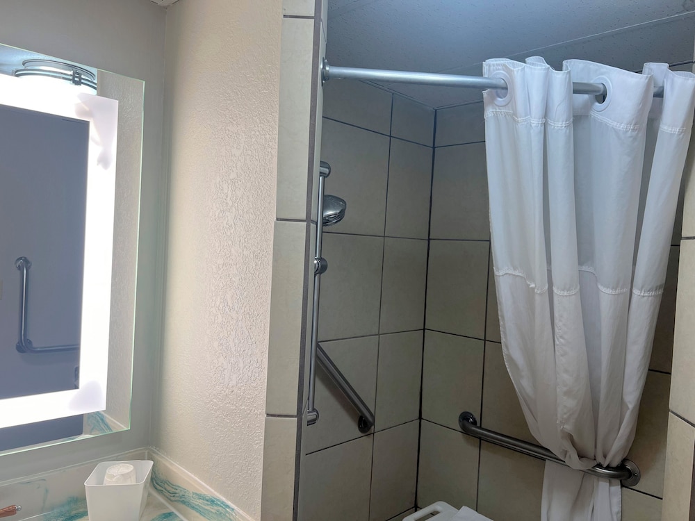 Room, 2 Double Beds, Accessible - Photo 3