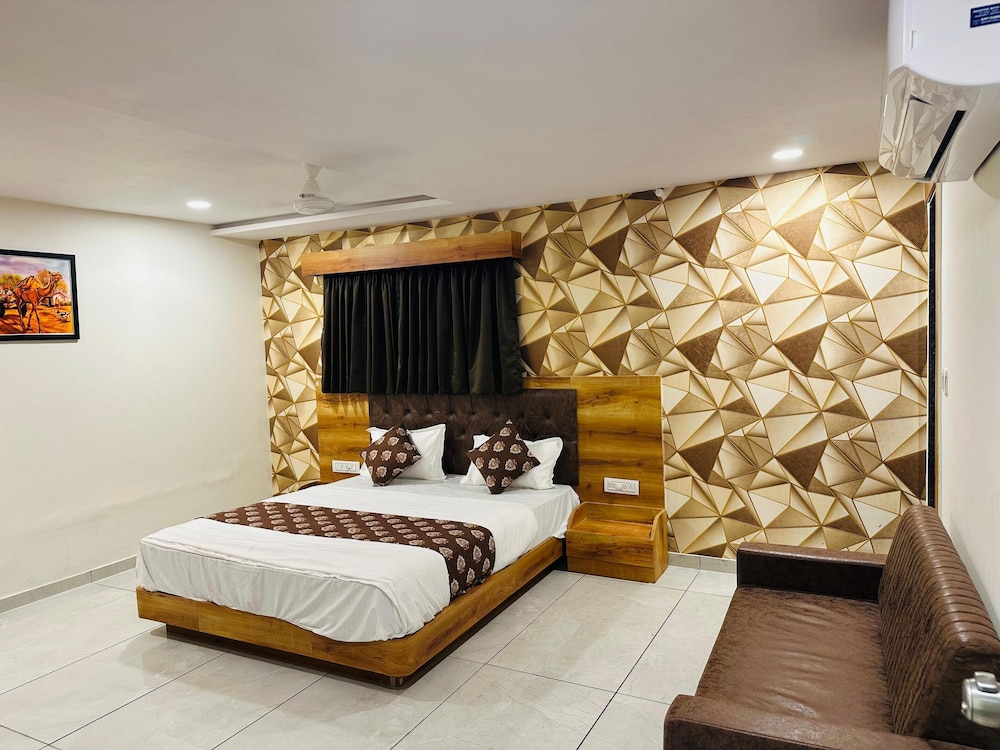 Deluxe Double or Twin Room, City View photo 3