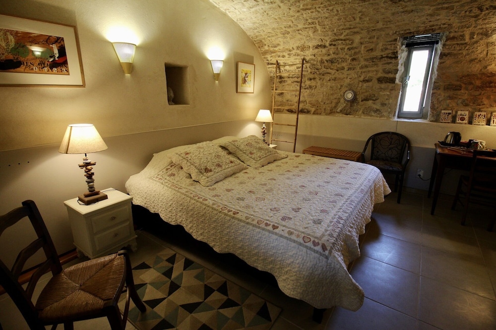 Family Studio Suite, Multiple Beds, Garden View photo 2