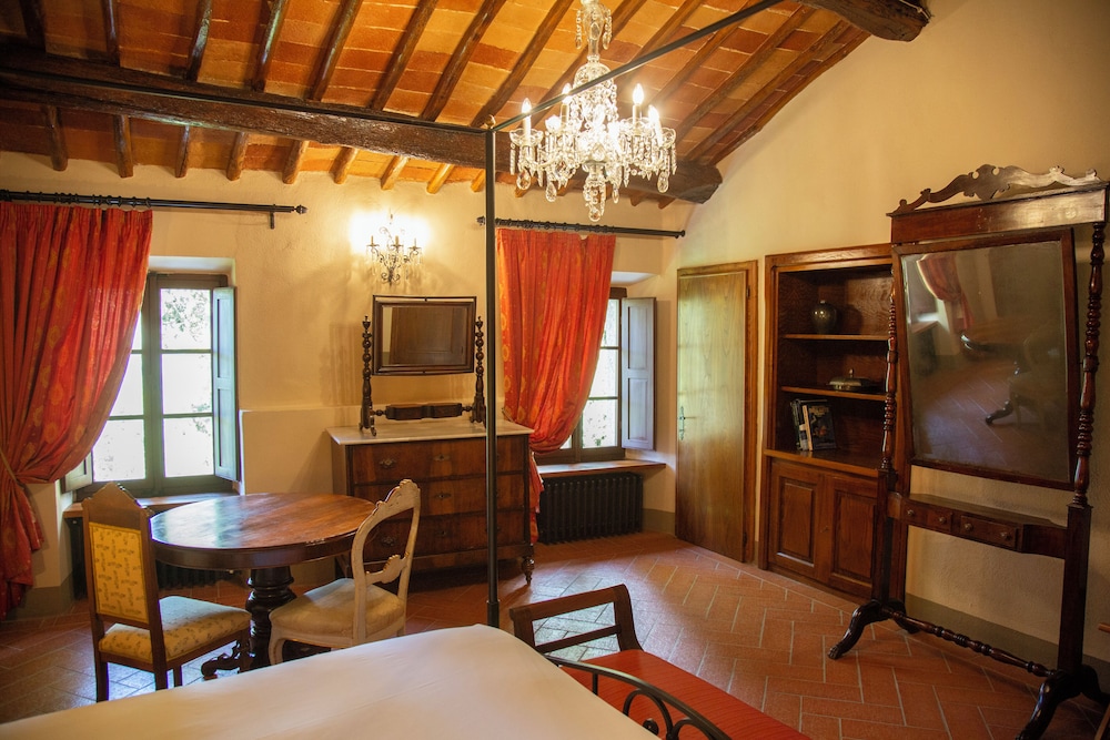 Castle Suite - Photo 2
