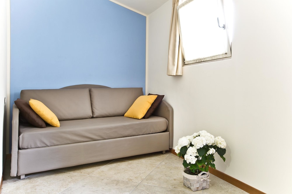 Superior Triple Room, Lake View photo 2