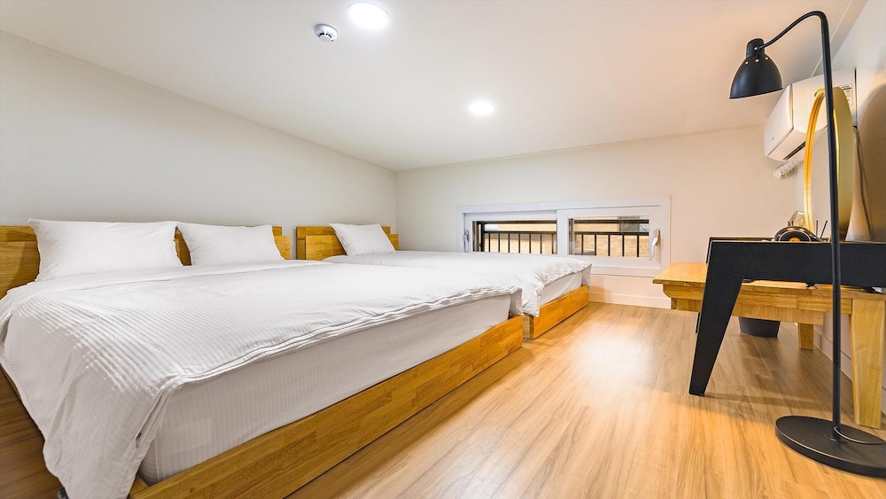 Basic Room, 1 Bedroom (301) - Photo 3