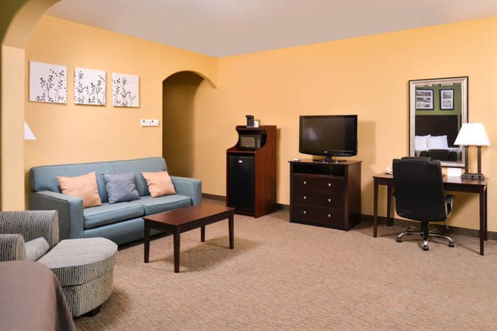 Suite, 1 King Bed, Non Smoking - Photo 1