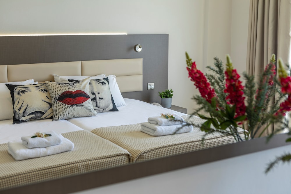 Double or Twin Room, 1 Double or 2 Twin Beds, Sea View - Photo 2