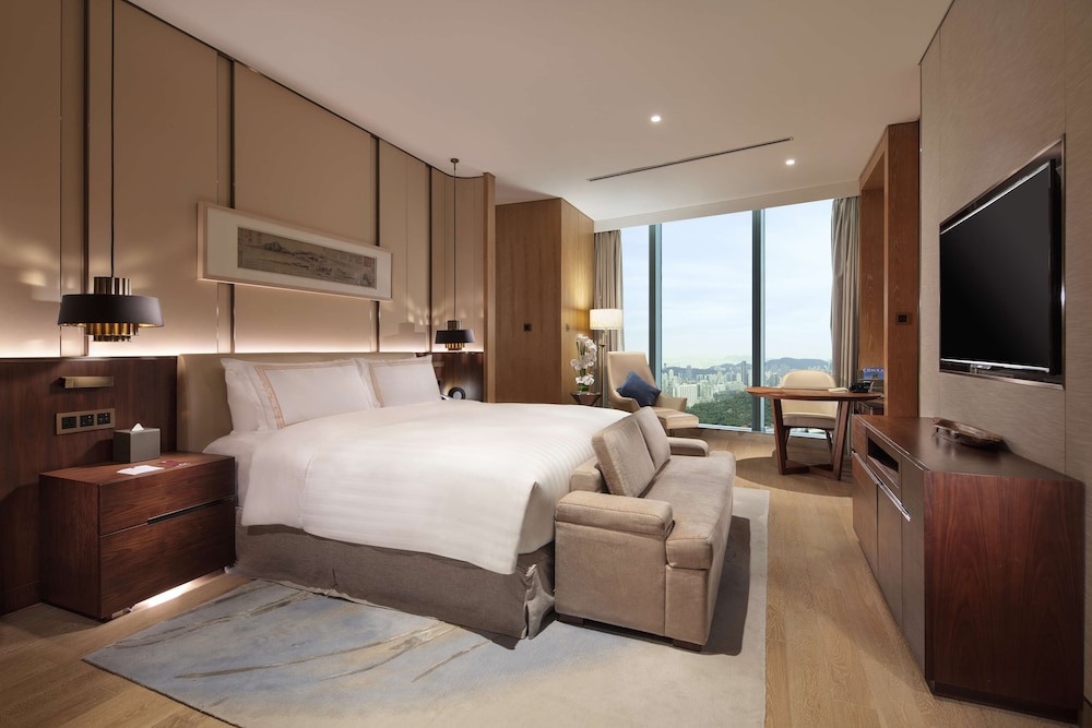 King Grand Premier Suite City Attractions View