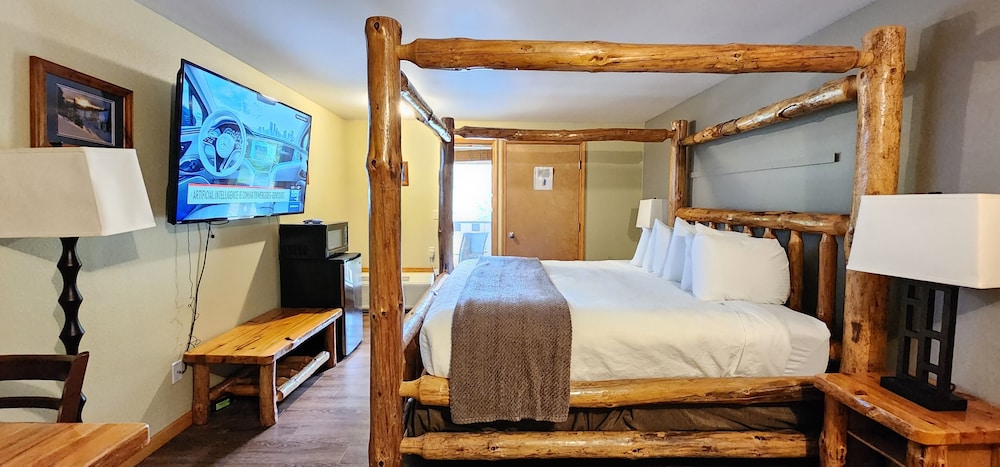 Premium King Suite No Pets photo 3