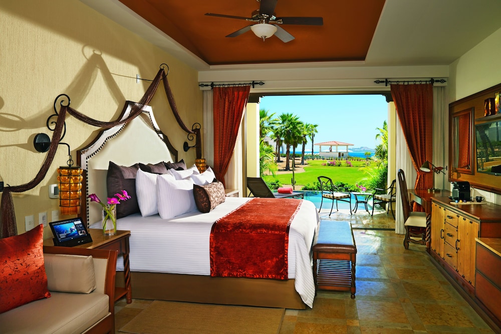 Junior Suite Swim Out Ocean View King