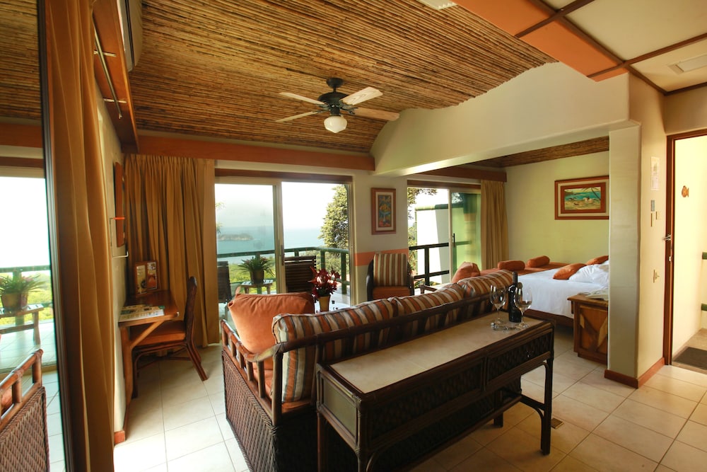 Honeymoon Suite, 1 King Bed, Bathtub, Sea View - Photo 1