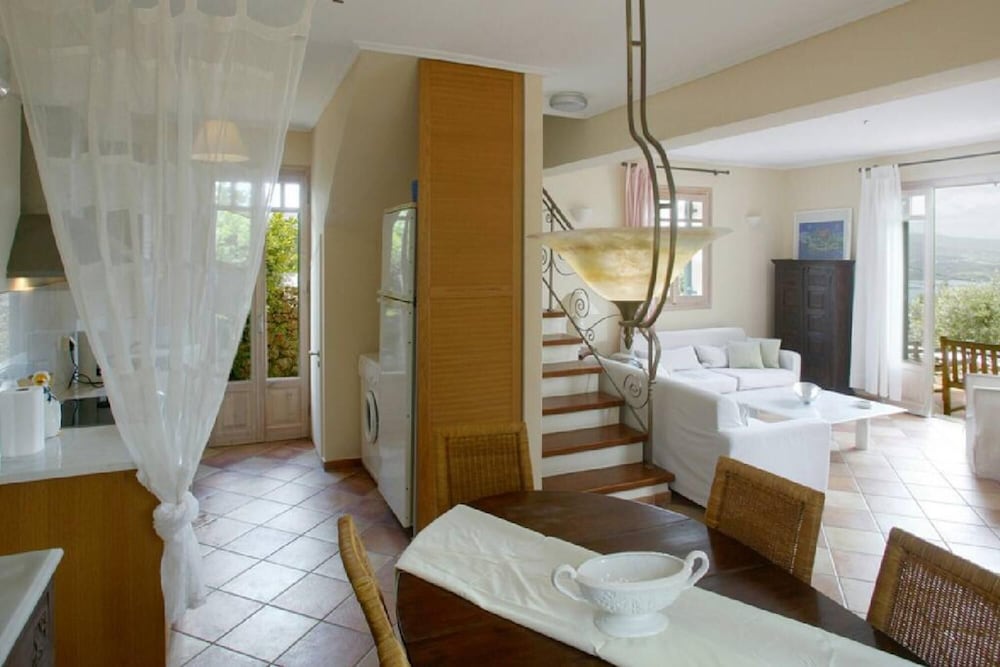 Villa photo 1
