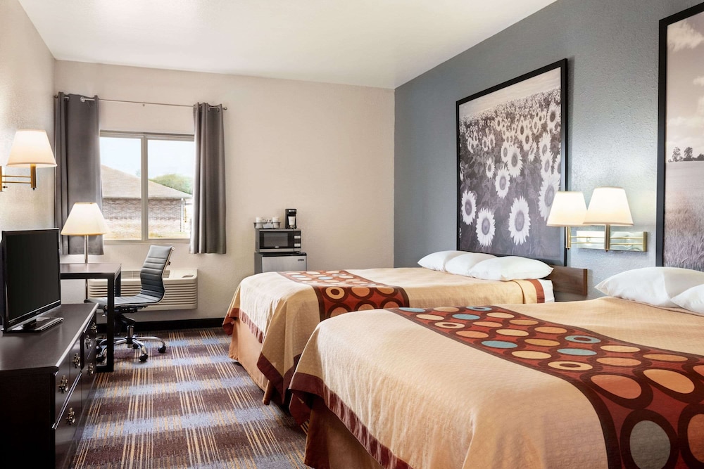Suite, 2 Queen Beds, Hot Tub - Photo 1