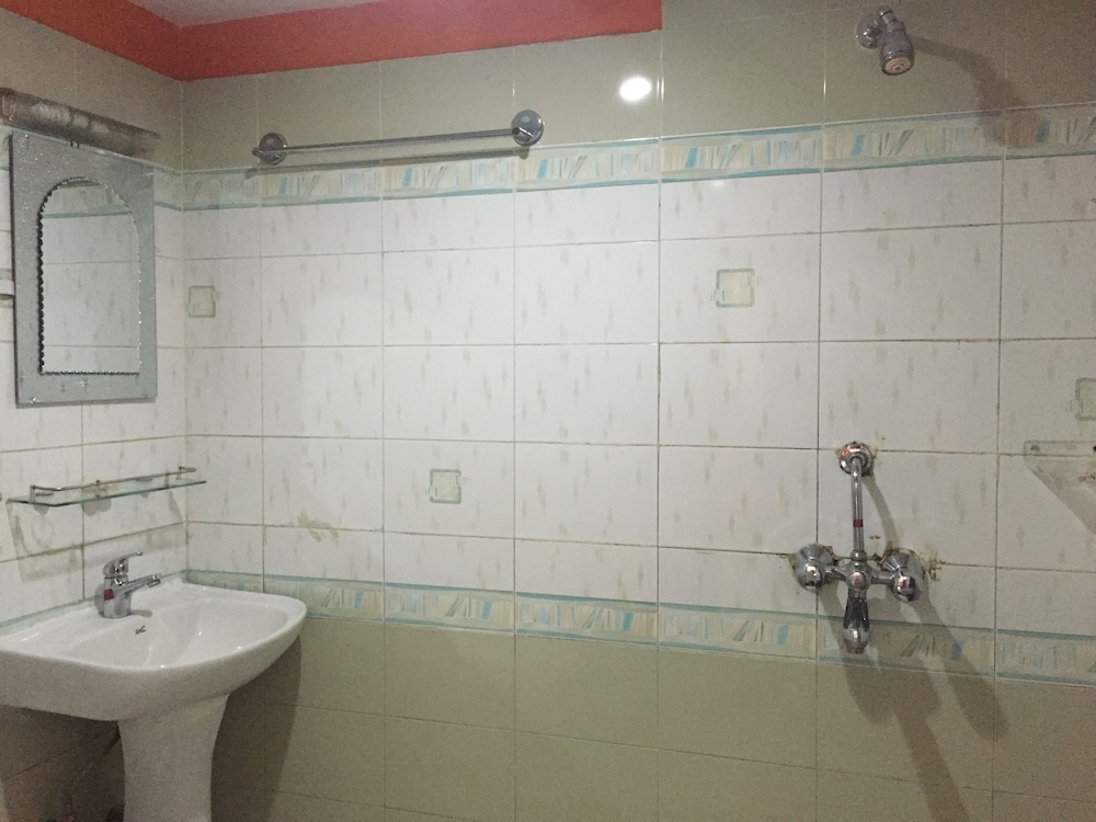 Standard Double Room - Photo 10
