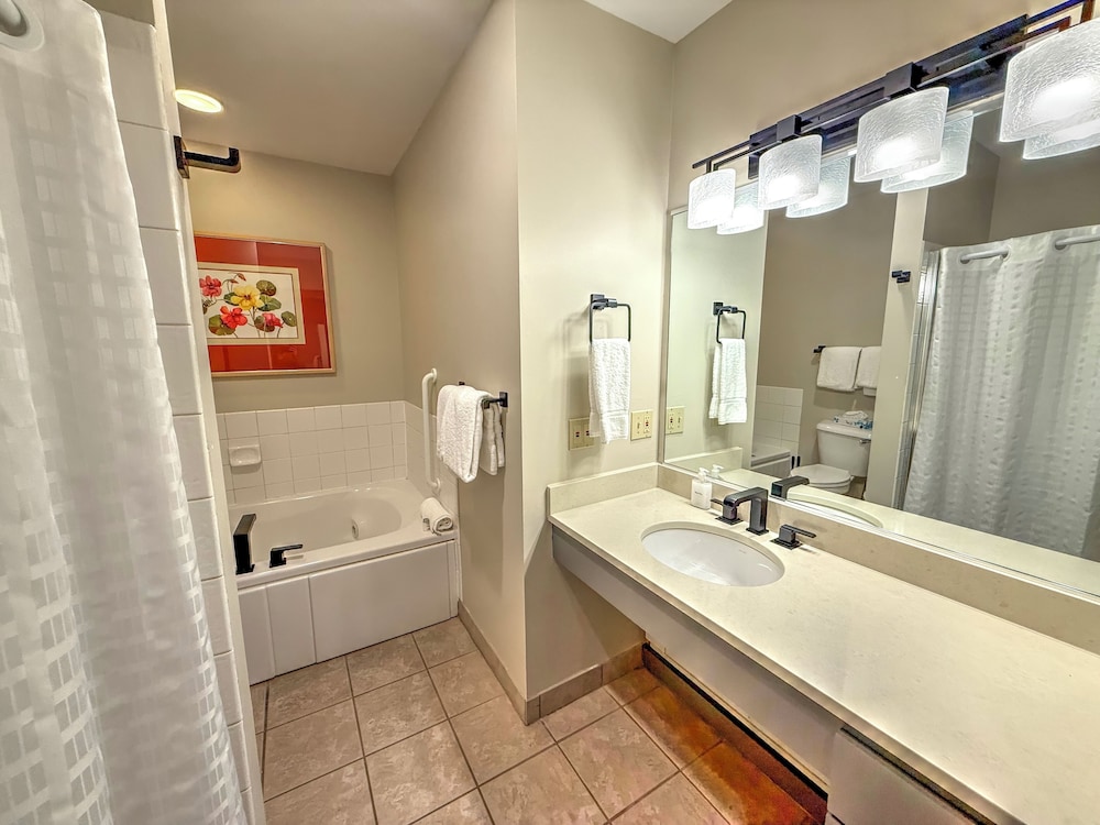 Quadruple Room (Lakefront Double Guestroom) photo 2