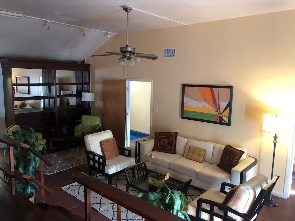 City Apartment, 3 Bedrooms, Kitchen, City View