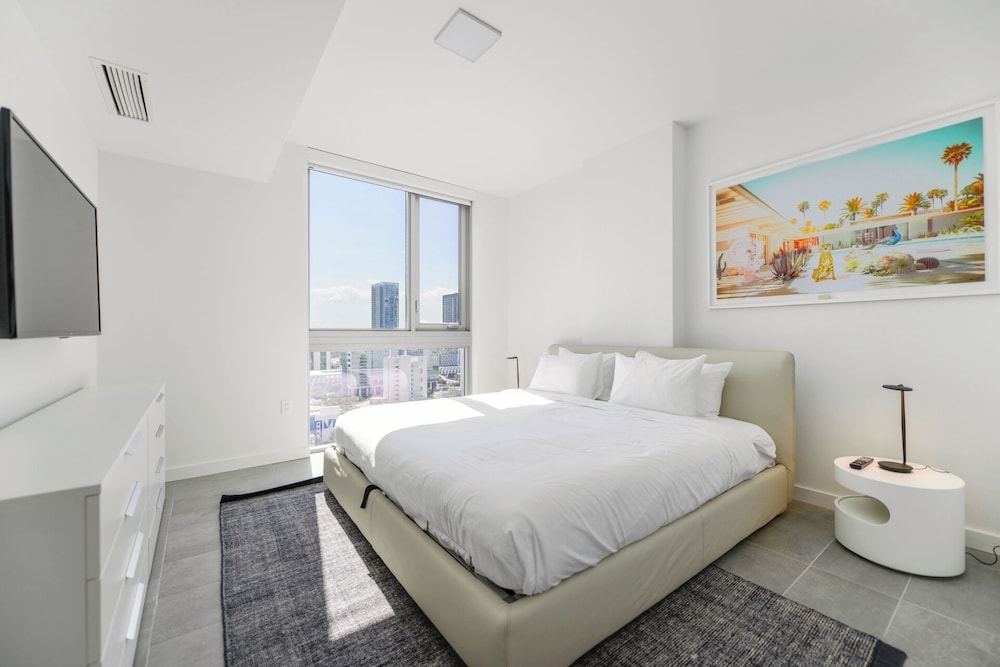 Deluxe Condo, 1 Bedroom, City View photo 2