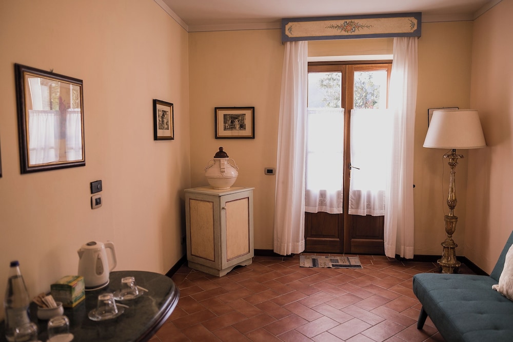 Suite - Photo 11