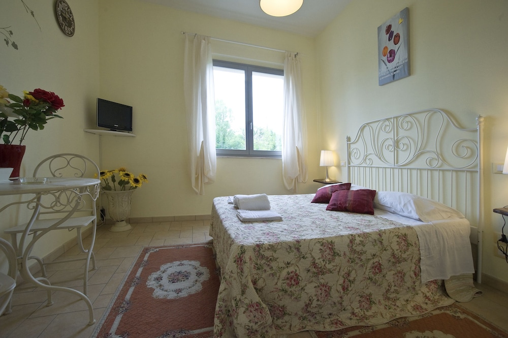 Basic Double Room photo 3