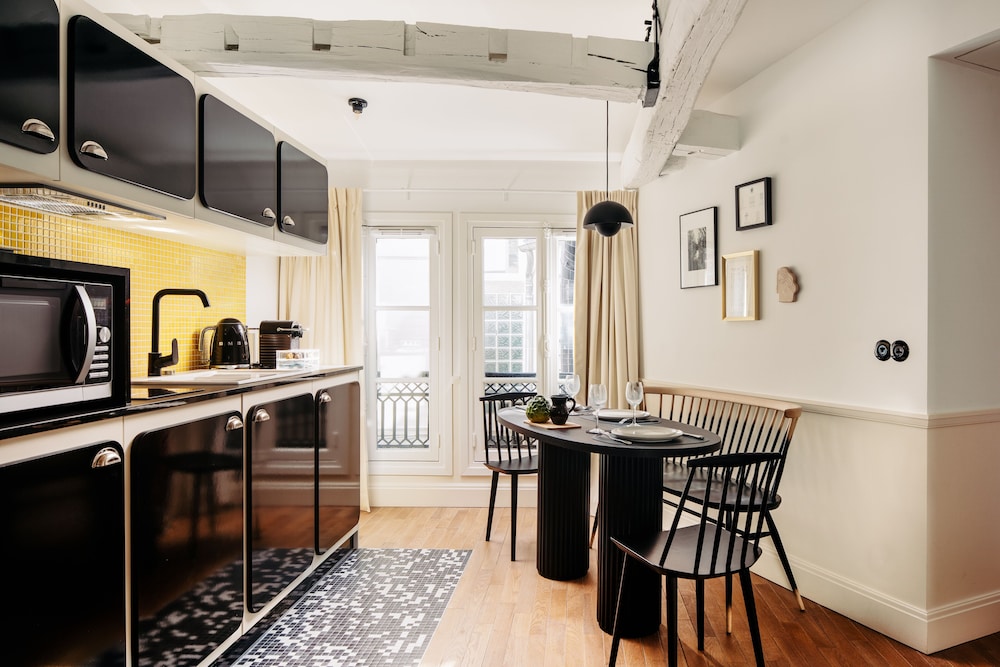 1-BR Loft Apartment photo 2