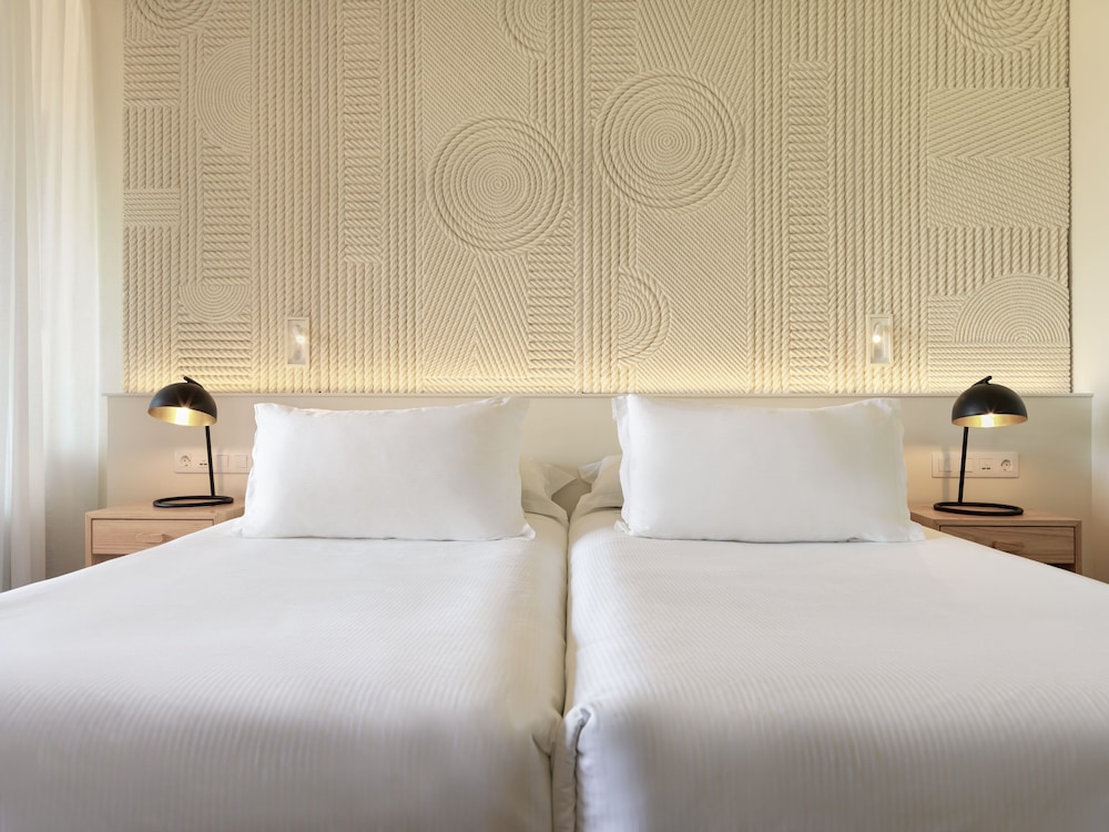 Superior Room, Sea View (1 Adult) - Photo 2